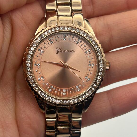Geneva Women's Rose Gold Watch Round Crystal Pave Bezel Working New Battery - Picture 6 of 8